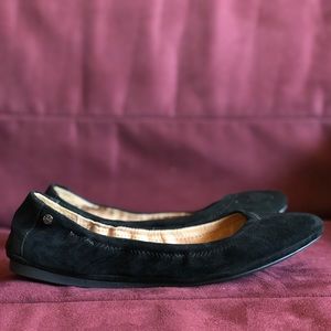 Size 7.5 Antonio Melani black flats!